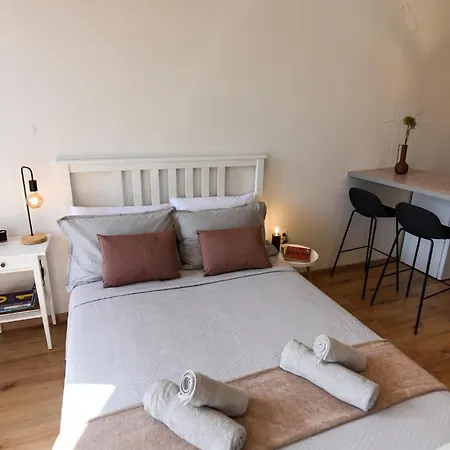 Gravity Downtown Scandi Apartment *