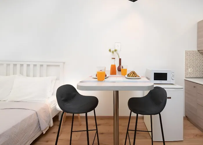 Gravity Downtown Scandi * Rhodes City